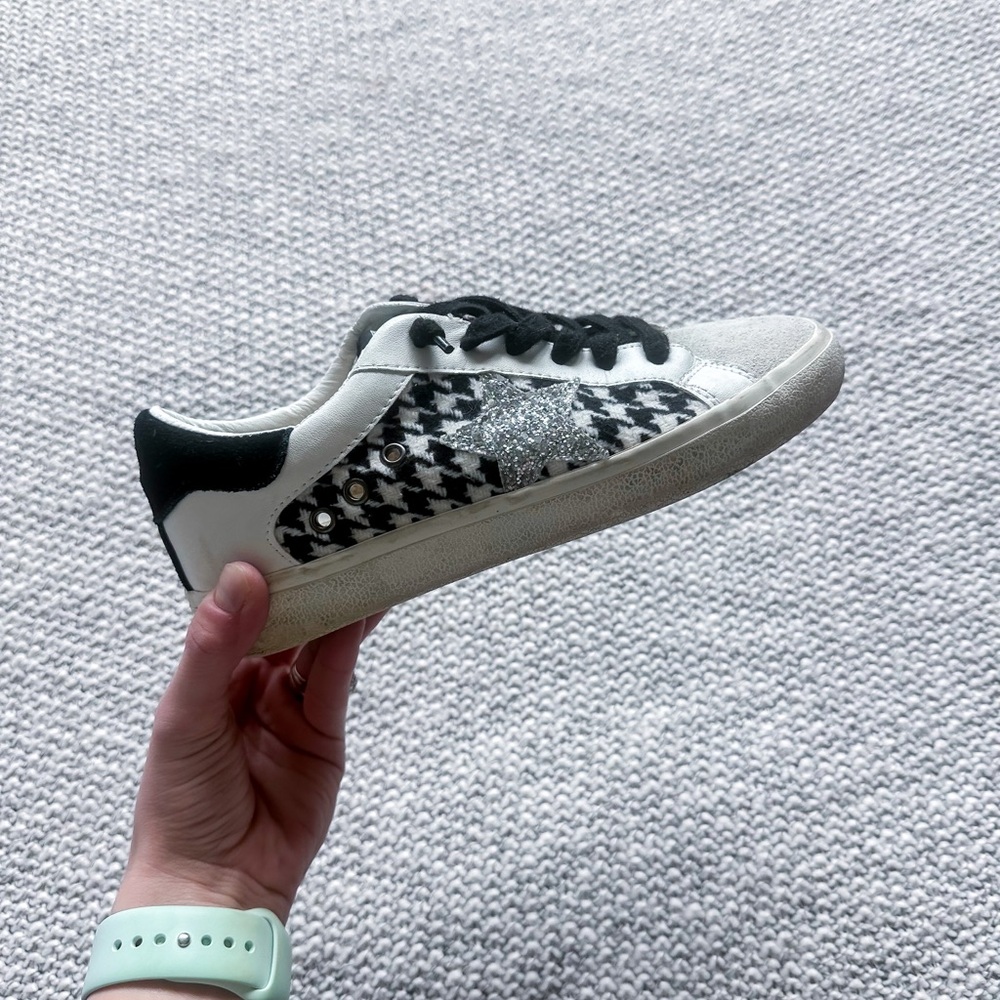 Women’s Stylish Casual Sneakers